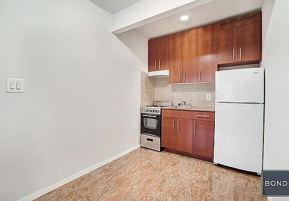 3rd image of 207 E 27th St #K7
