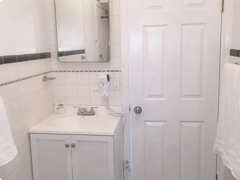 1310 Monmouth Ave — Photo 25