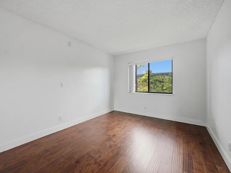 105 Woodland Rd — Photo 31