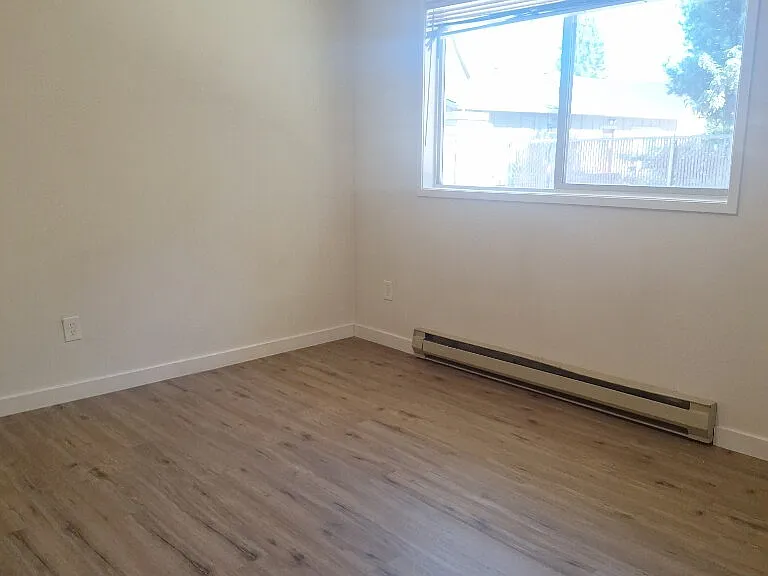 1000 NE 3rd St #1 — Photo 4