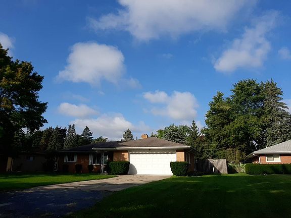 2nd image of 2689 Lochmoor Pl
