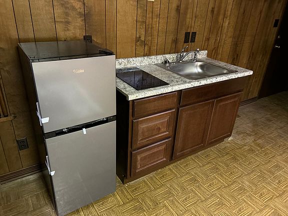 4th image of 2045 W Washington St #4