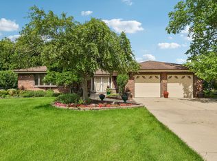 308 S Knollwood Dr, Schaumburg, IL 60193