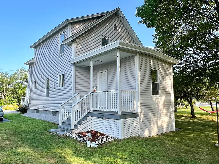 203 Hall St — Photo 3