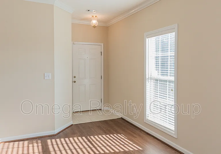 521 McGregor Ct — Photo 5