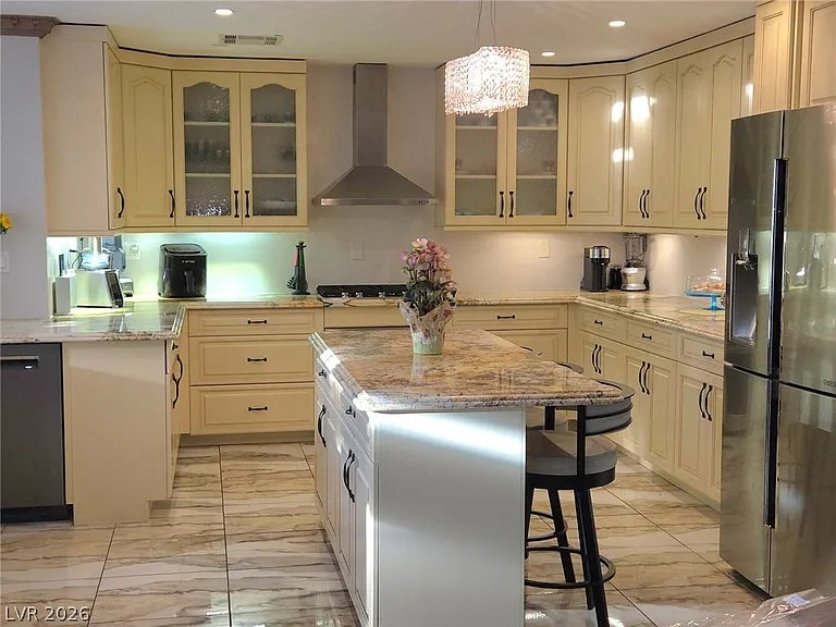 7824 Emerald Harbor Ct — Photo 6