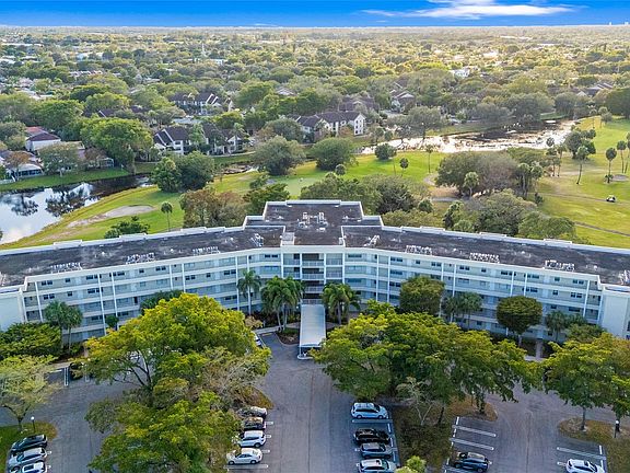 3rd image of 821 Cypress Boulevard #304
