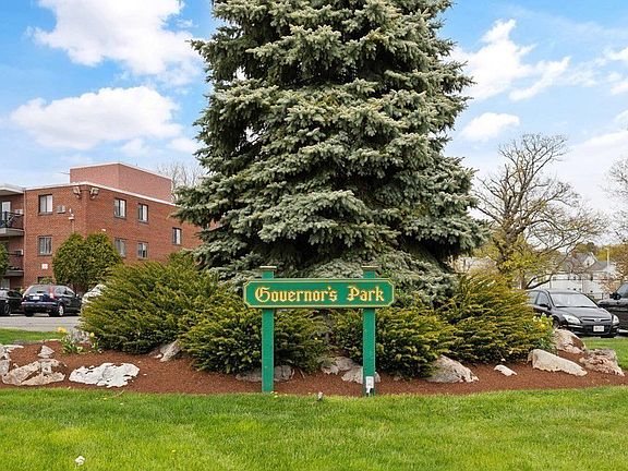 3rd image of 800 Governors Dr APT 36