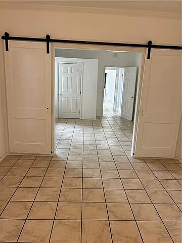2 bed, 1.0 bath, 800 sqft, $1,200 — Photo 2