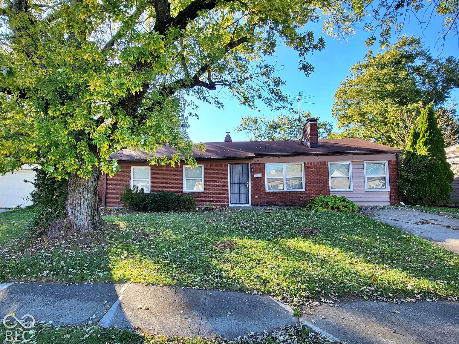 3 bed, 1.0 bath, 1450 sqft, $1,350 — Photo 2