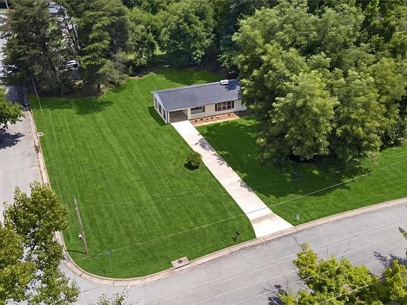 3rd image of 503 Jeanette Ave