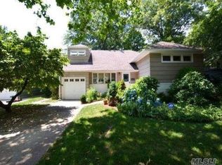 17 Bengeyfield Dr, Williston Park, NY 11596