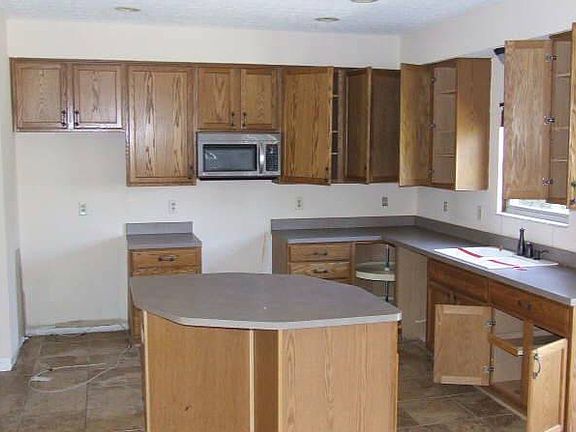 5th image of 7855 Glenmore Dr