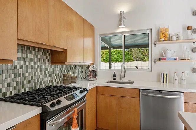 282 N Orchid Tree Ln — Photo 7