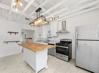 1139 N Summit Ave, Pasadena, CA 91103