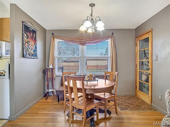 4th image of 411 W Mill St