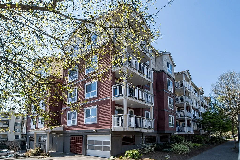 Top Floor 2bed/1.25bath Condo w/Secure Parking — Photo 1