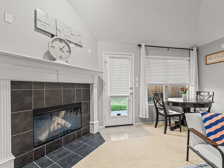 9412 Caliente Dr — Photo 38