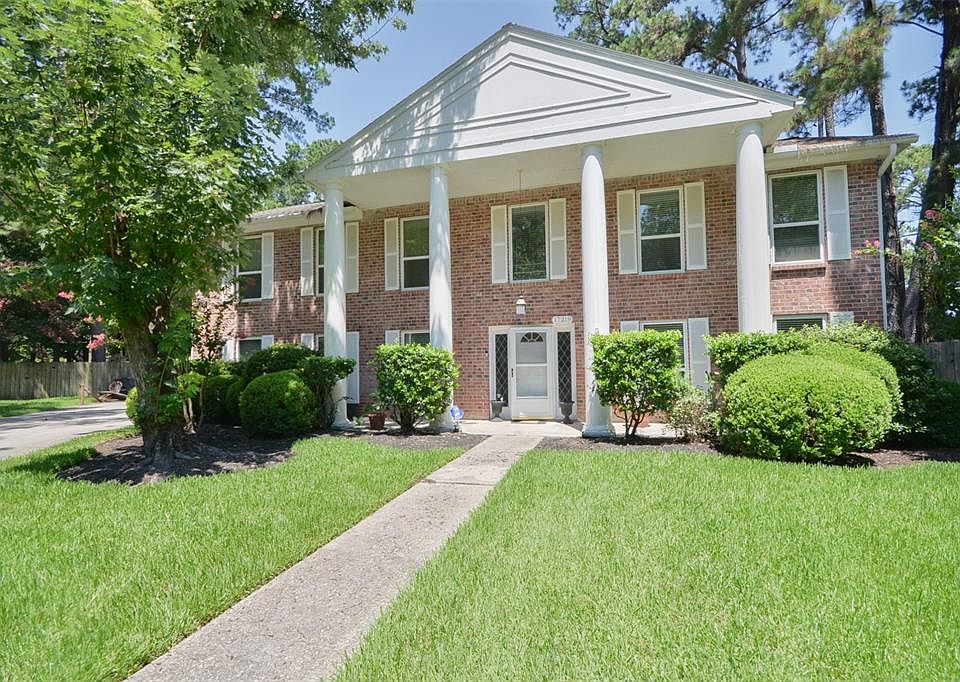Welcome home to 17219 Hill View Ln located on a quiet cul-de-sac street in Memorial Northwest zoned to Klein ISD! This stunning home has lovely curb appeal, a well-manicured lawn, beautiful landscaping, brick elevation, white front door with glass de