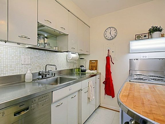 2nd image of 2133 19th St N APT 4