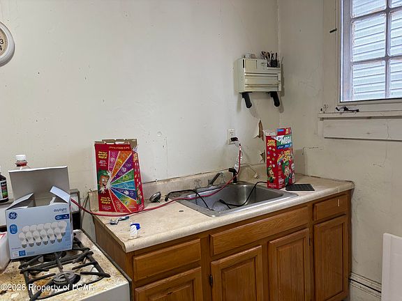 5th image of 384 East St