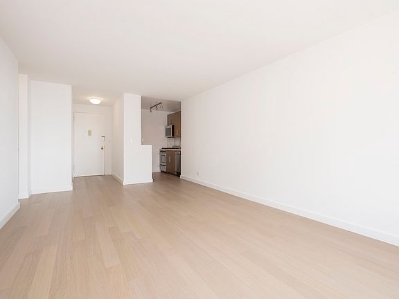 5th image of 429 E 52nd St APT 19F