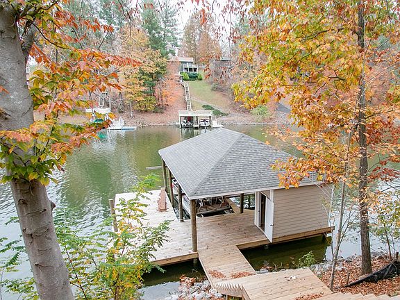 2nd image of 138 Windward Pointe Dr