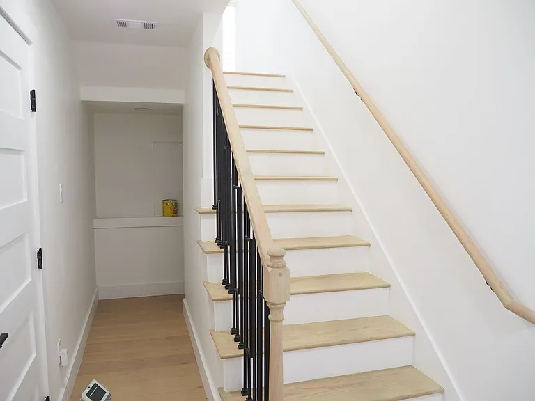 2349 N Carroll Ave — Photo 6