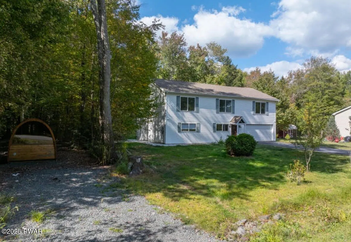 3 bed, 3.0 bath, 2625 sqft, $3,300 — Photo 2