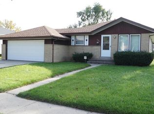 6901 W Acacia St, Milwaukee, WI 53223