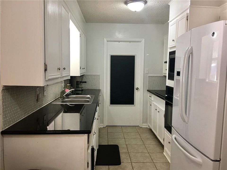 1st image of 2810 S Willis St