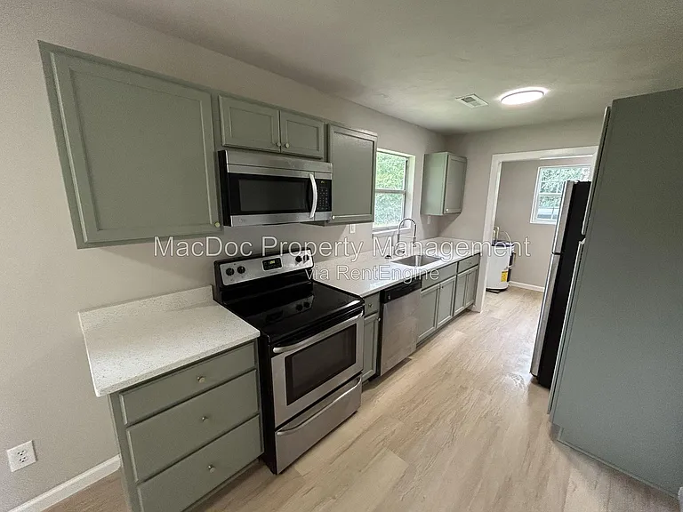321 Union Ave — Photo 6
