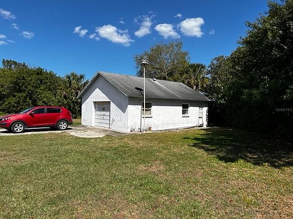 3rd image of 15830 Villa Dr