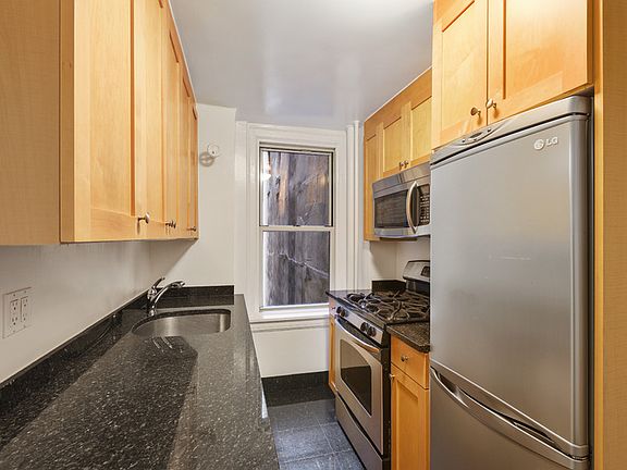 4th image of 25 E 10th St APT 10A