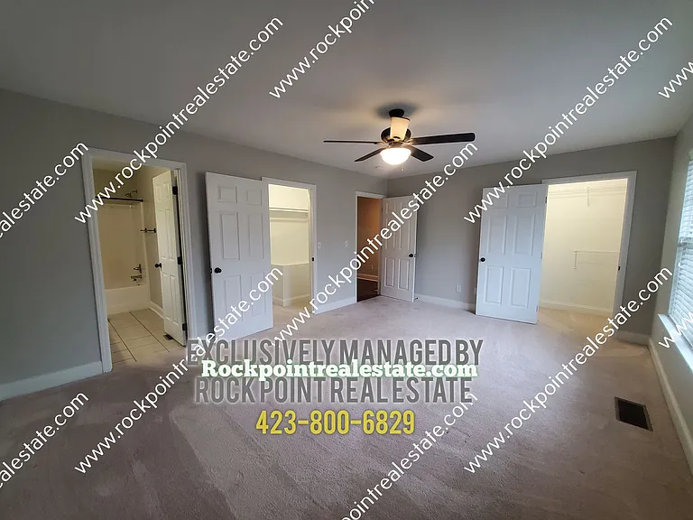 1130 Maple Tree Ln — Photo 13