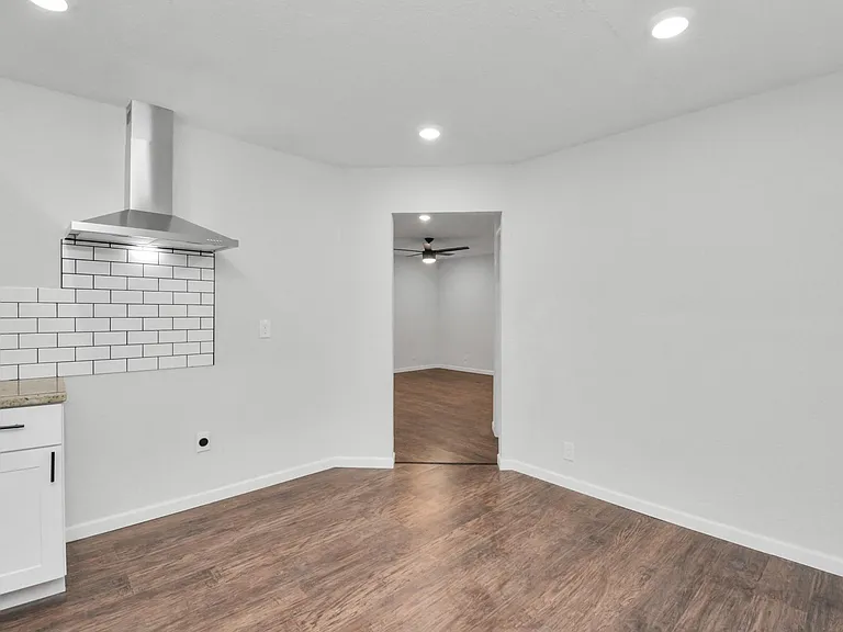 262 De Boll St — Photo 7