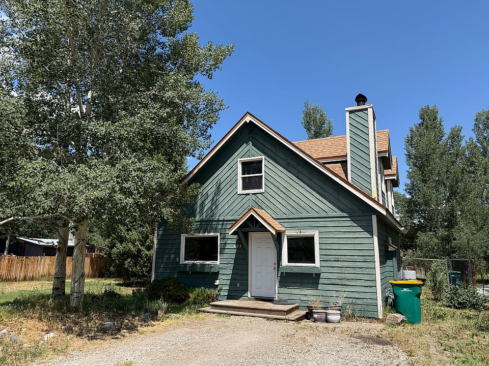 1st image of 609 Belford St