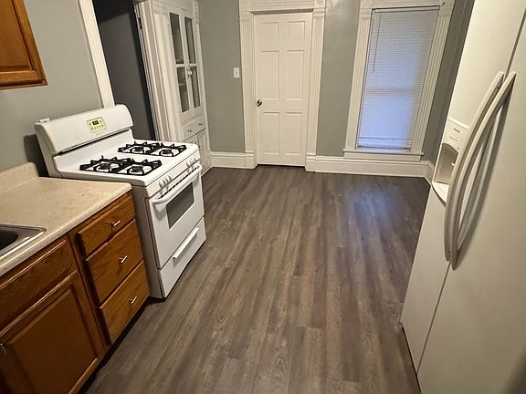 2nd image of 121 Garvin Ave #Up