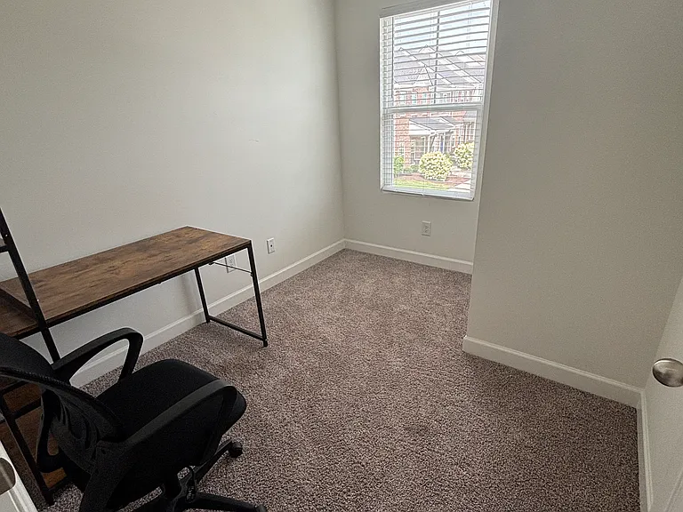 326 Banbury Dr — Photo 16