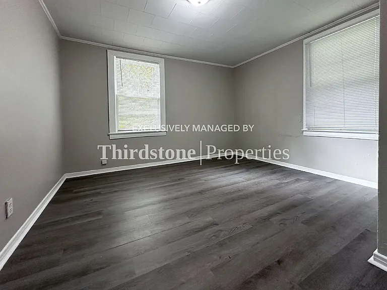2913 W 2nd St — Photo 15
