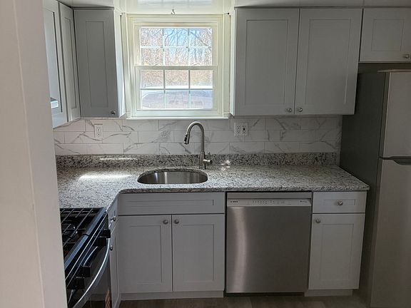 3rd image of 3313 Johns Ct #3313