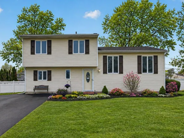 92 Nimbus Road, Holbrook, NY 11741