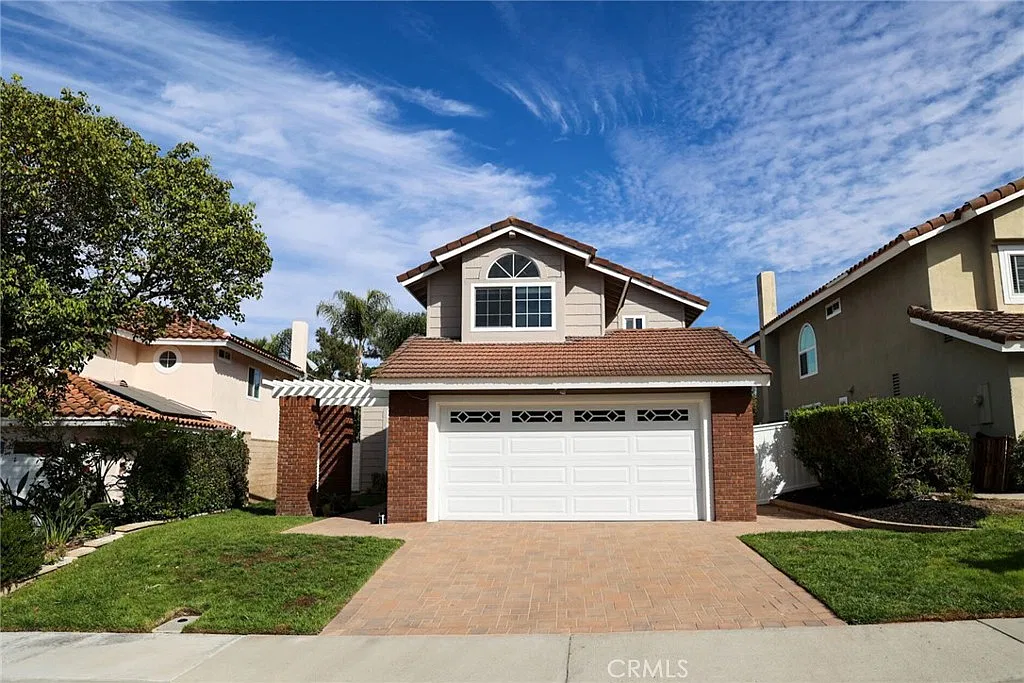 3 bed, 2011 sqft, $5,300 — Photo 1