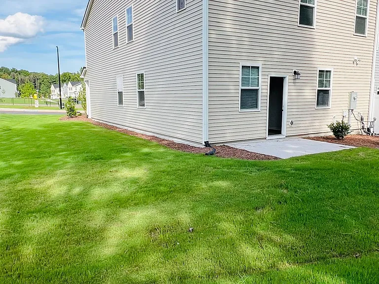 1009 Aberleigh Ln — Photo 3