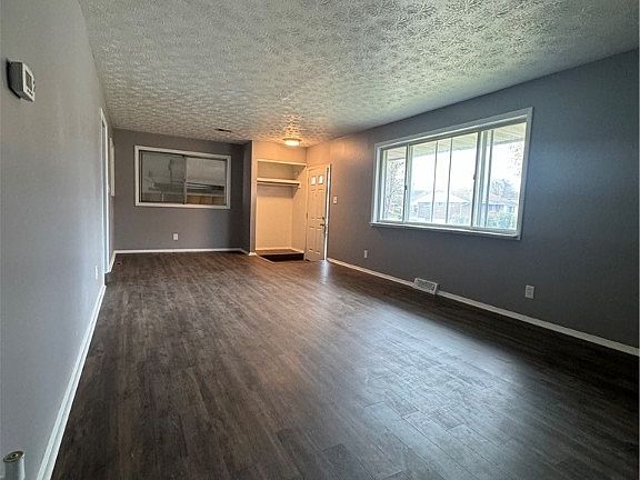 3rd image of 309 Whispering Dr