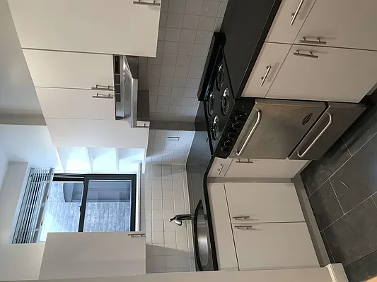 Rented by Metropolis Real Estate of Manhattan | media 65