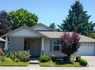 905 Schaefers Ln, Grants Pass, OR 97526