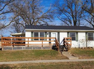 205 2nd St SE, Hopkinton, IA 52237