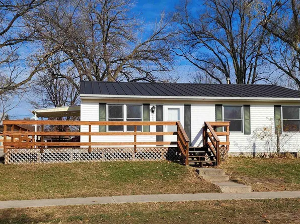 205 2nd St SE, Hopkinton, IA 52237