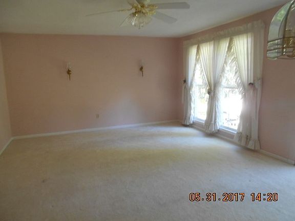 3rd image of 89 Pinecreek Ln